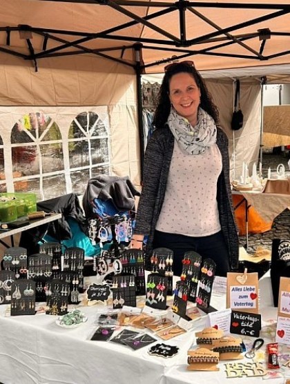Heide an ihrem Stand auf dem Ostermarkt Meiningen